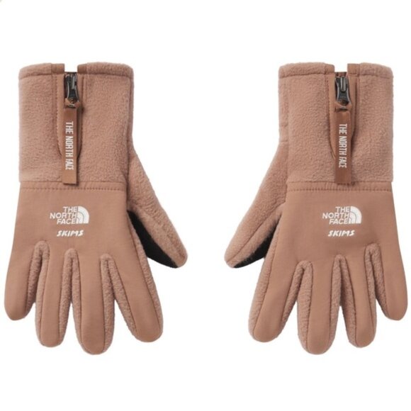 The North Face x Skims RETRO DENALI FLEECE GLOVES Sienna M - Picture 1 of 3